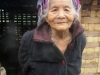 Nog een staartje Laos: zomaar een oma, zoals er zoveel in het wild rondlopen.