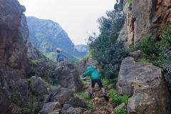 Spelen in de bergen onder Tetouan