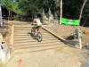 geintje van de parcoursbouwers van de wedstrijd: de trappen van de Pagoda OP fietsen,